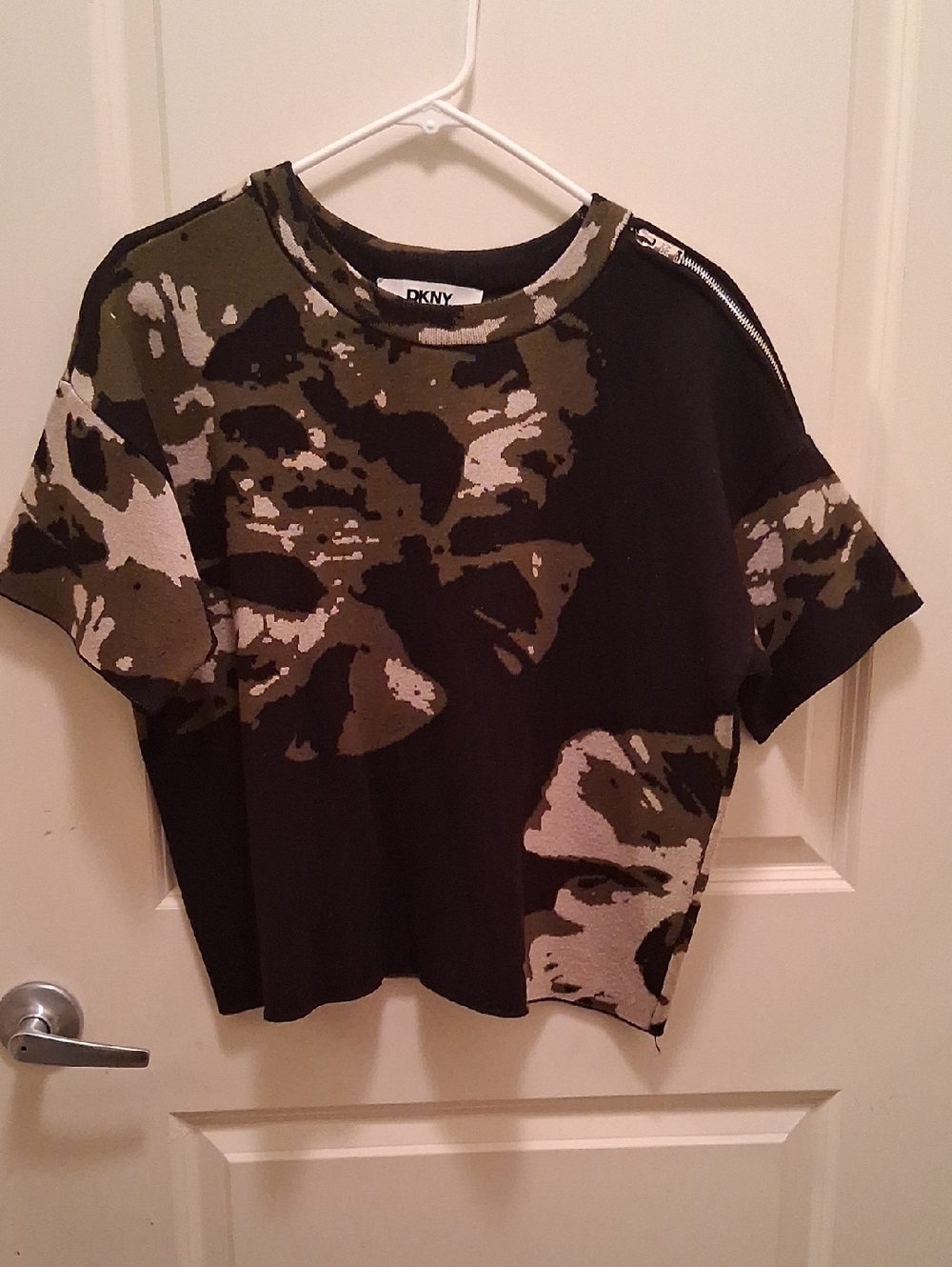 DKNY Black & Olive Camo Cropped Short Sleeve Sweater Tee